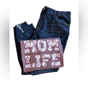 “Mom Life” T-Shirt